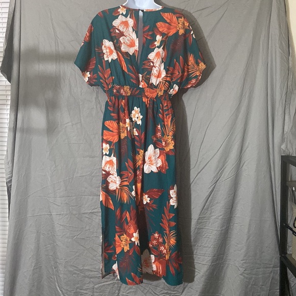 Shein Floral flowy dress. Low-cut. Spring colors - Picture 7 of 7